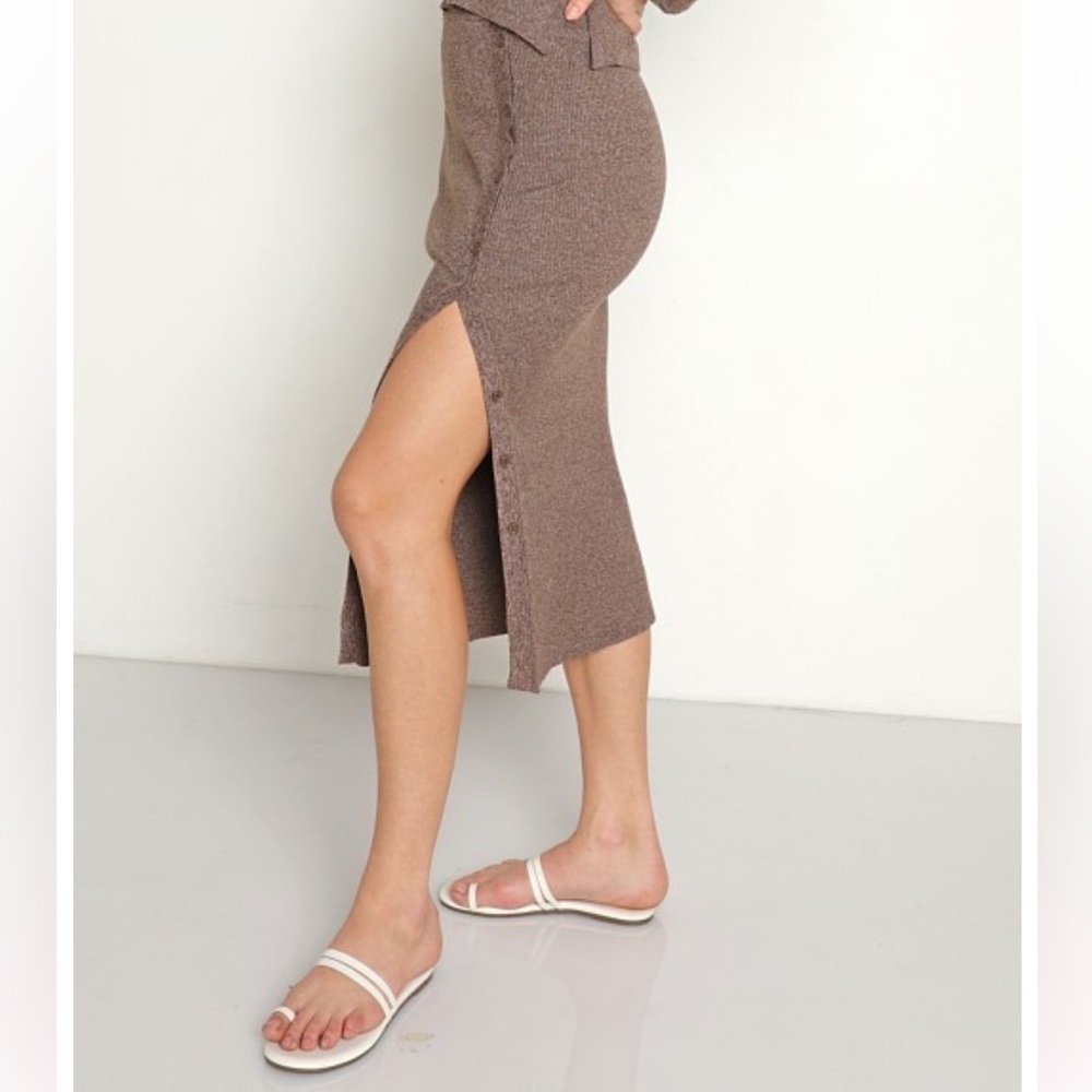 Monrow Rib Midi Skirt Button Side Slit Sz L Brown Cozy Spring Sweater Skirt